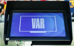 Το VAR «σκοτώνει» τη χαρά του ποδοσφαίρου σύμφωνα με το 75% των φιλάθλων