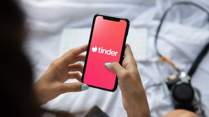Η Tinder συμφωνεί να καταβάλει 60,5 εκατομμύρια δολάρια μετά από αγωγή για υπερχρέωση χρηστών βάσει ηλικίας