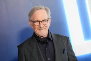 Ο Steven Spielberg αποκαλύπτει ότι οι παραγωγοί του James Bond τον απέρριψαν επανειλημμένα