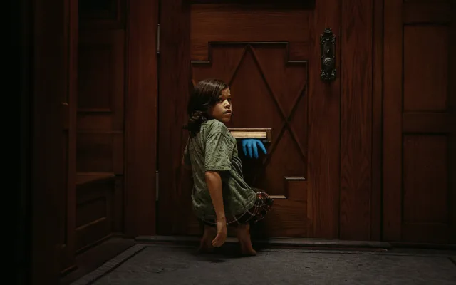 Ο Ψιθυριστής του Netflix αλλάζει αρκετά πράγματα από το βιβλίο του Alex North 4 Ο Ψιθυριστής του Netflix αλλάζει αρκετά πράγματα από το βιβλίο του Alex North